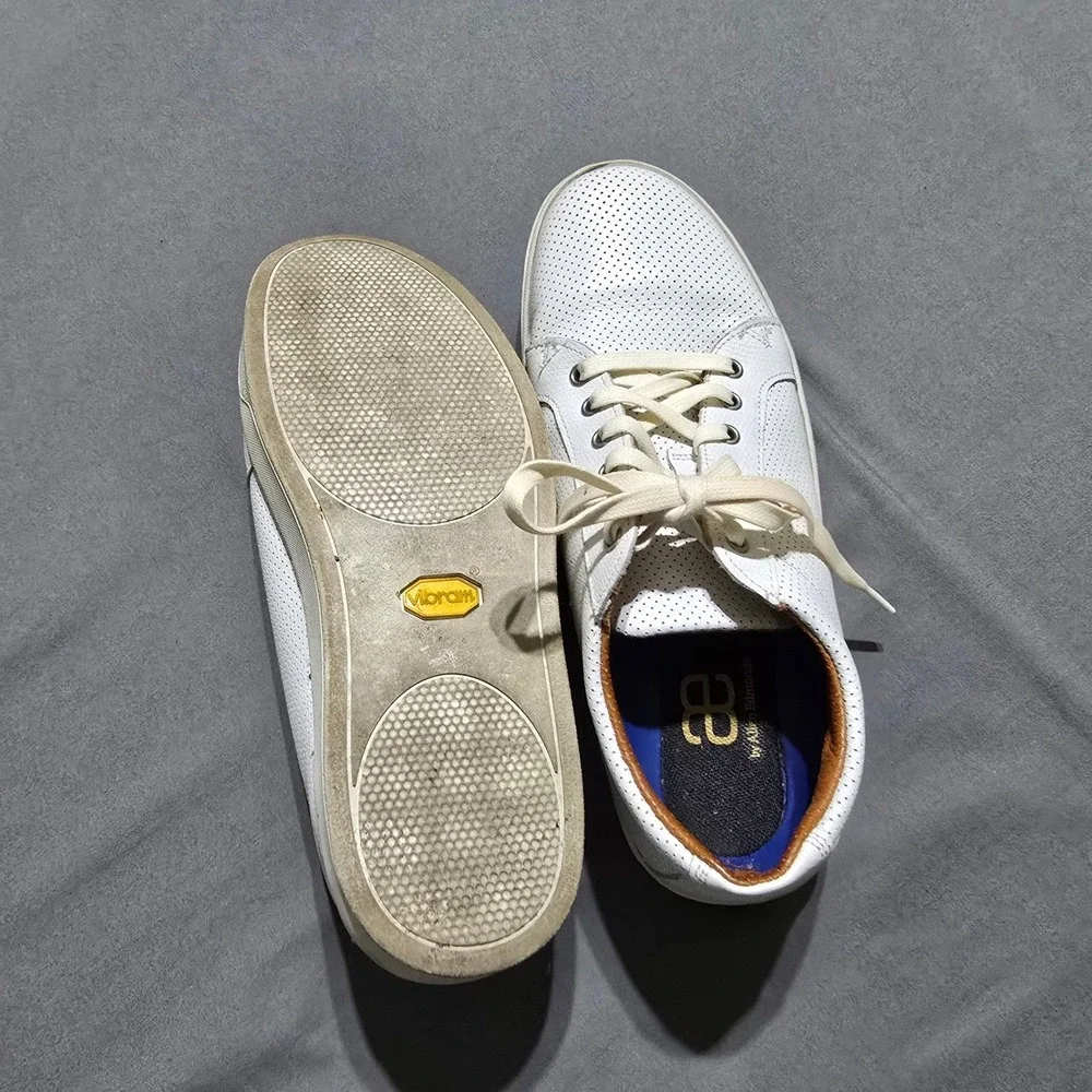Allen Edmonds Cooper Sneakers Mens 8 White Perforated Leather Vibram Sole D3733